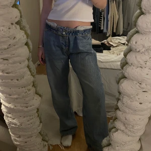 Jeans  - Supersnygga baggy jeans från bershka! Andvönda fåtal gånger, storlek 40🥰💞