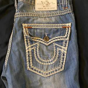 TR jeans i strlk 32. använda men i väldigt bra skick. helst köp inte genom köp nu knappen. skriv för info