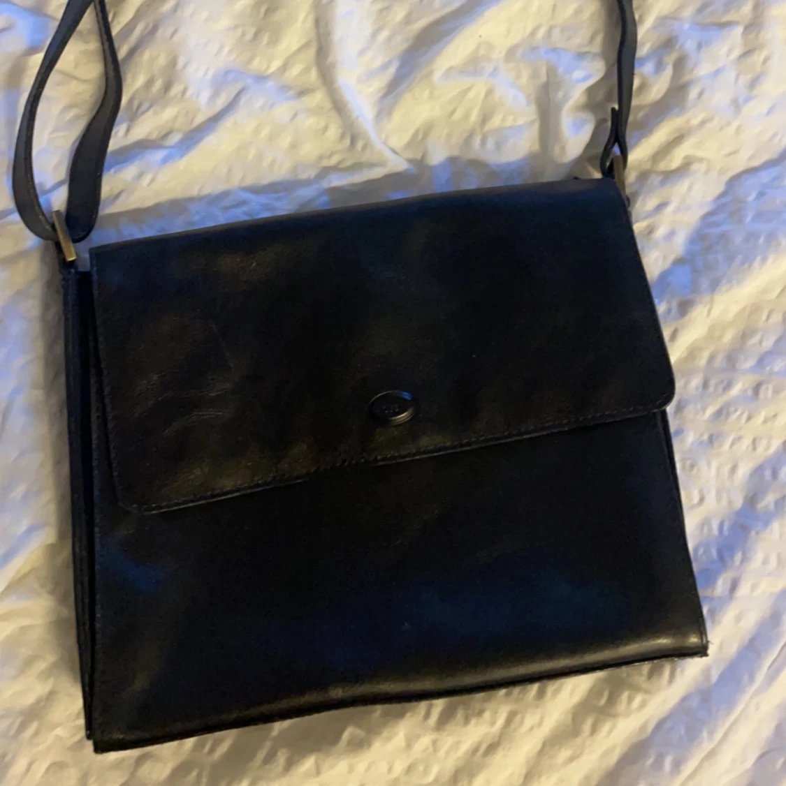 Svart axelväska i läder 