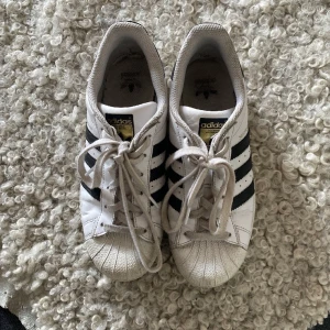 Adidas sneakers strl 38/39 - Nyskick