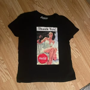 Coca cola - Tröja som jag säljer nu har endast andvänt ett fåtal gånger