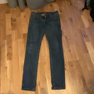 Supersnygga jeans!! - Jättesnygga jeans i mycket bra skick! Storlek W29 L32. Köparen står för frakten🫶🏼