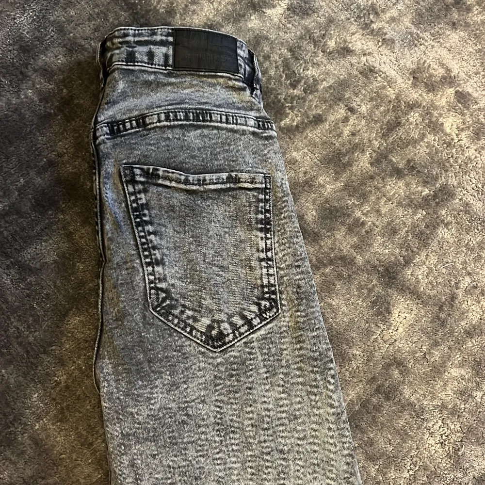 Jättefina Molly jeans i storlek M med fin passform. Jeans & Byxor.