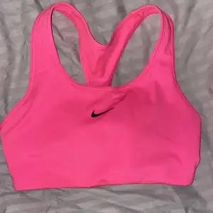 Rosa Nike sportbehå som är använd fåtal gånger, storlek S🥰