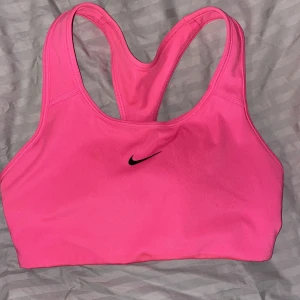 Sportbehå  - Rosa Nike sportbehå som är använd fåtal gånger, storlek S🥰