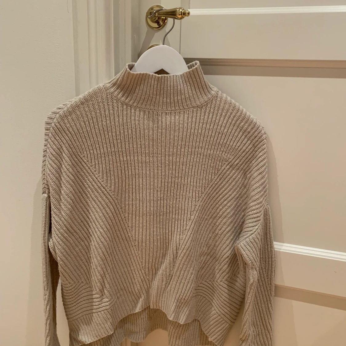 Beige stickad tröja