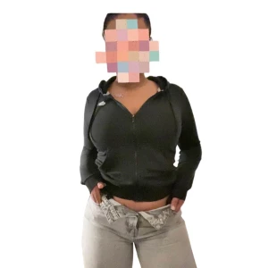 Nike Zip Hoodie - Koftan är en XS, men vill man ha den som mig lite tajtare passar den för M🫶🏽