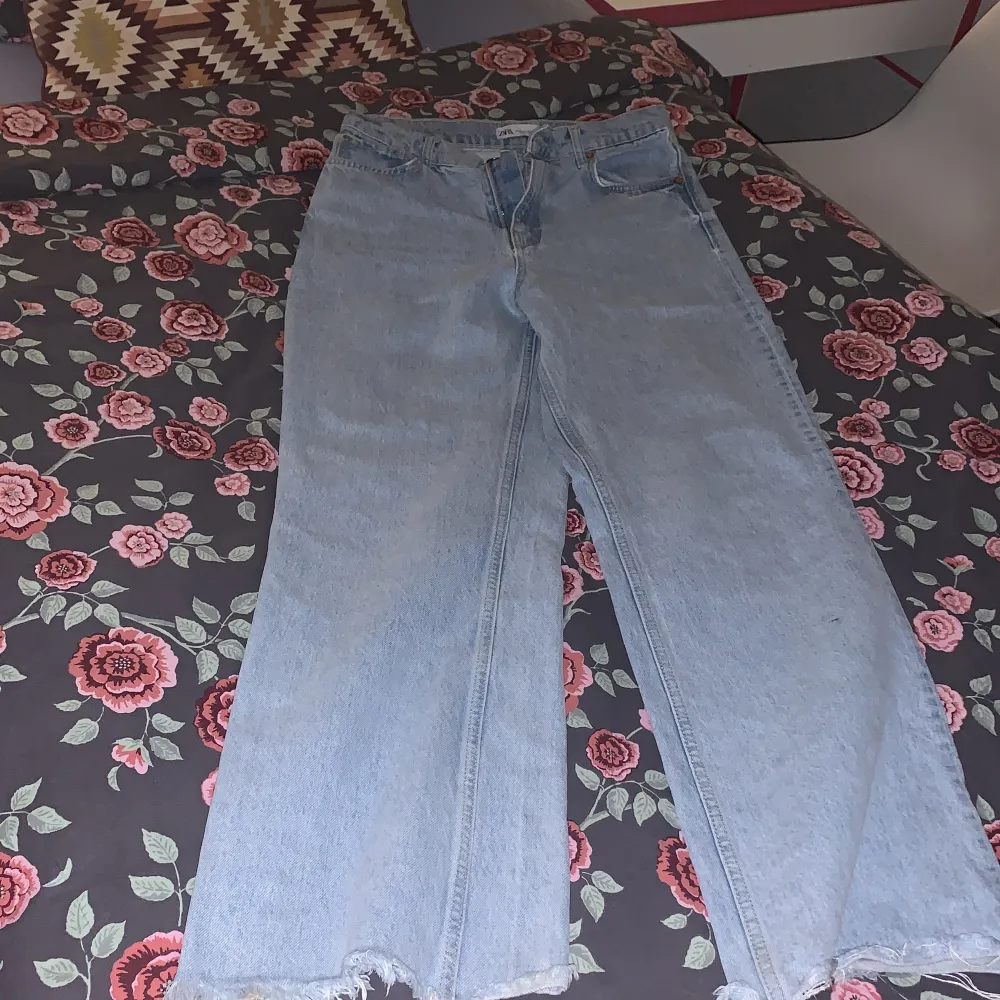 Zara jeans storlek m. Jeans & Byxor.