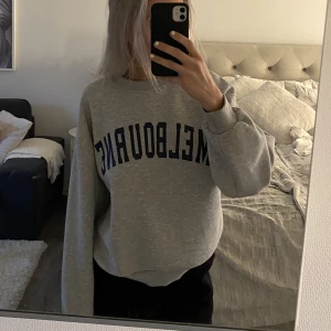 Sweatshirt  - Köpt från ginatricot i bra sick