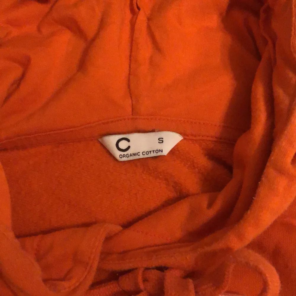 Orange hoodie från Cubus. Använd cirka 2 gånger. Köparen står för frakten!🧡. Hoodies.