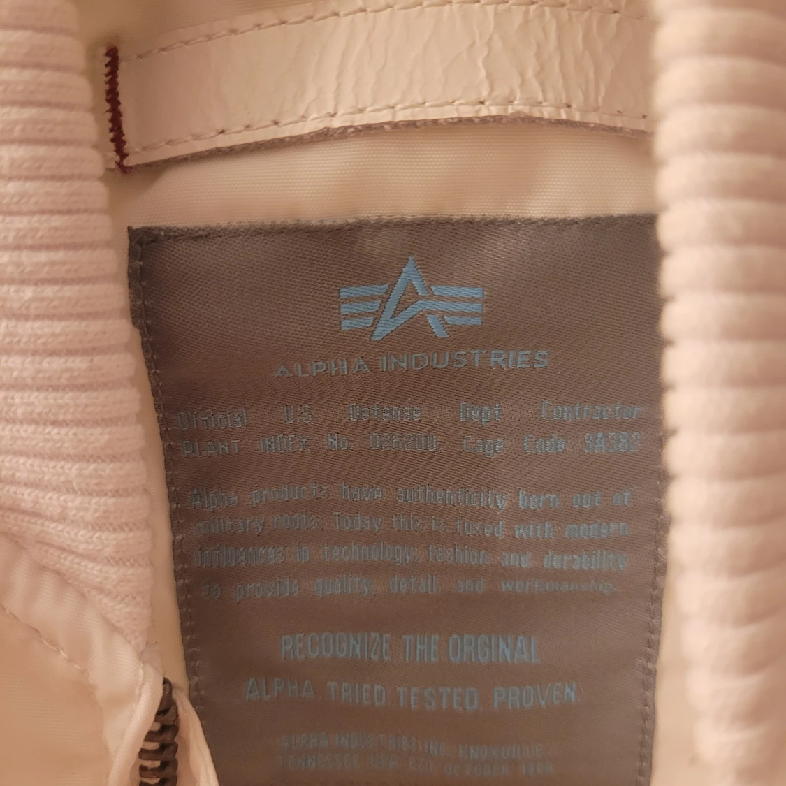 Alpha industries bomberjacka vit - 91