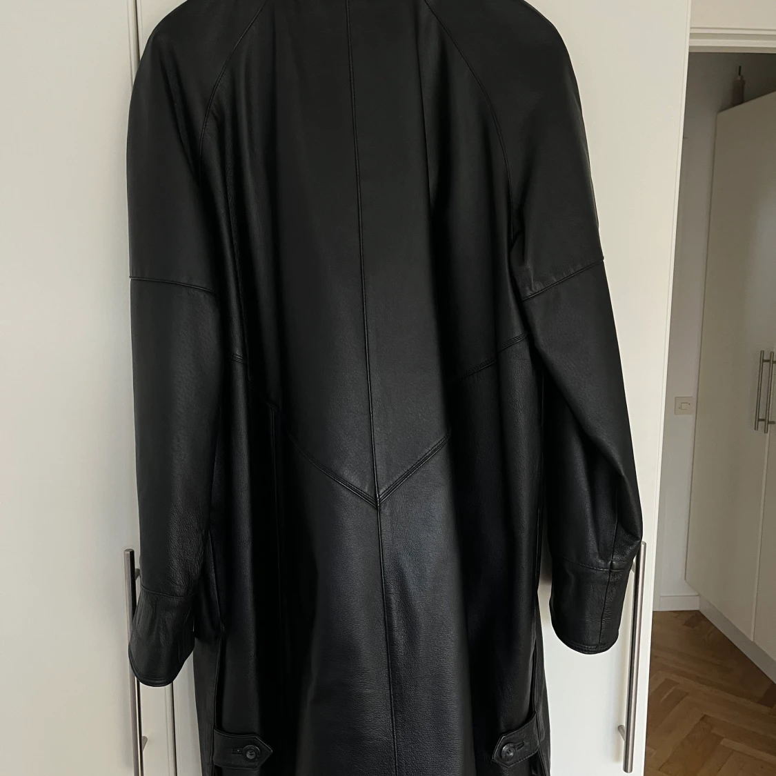 Svart skinn kappa - 90