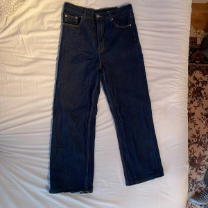 dr denim jeans - säljer dessa för jag råkade sy upp dem för mycket. Använda 2 gånger nypris 1100