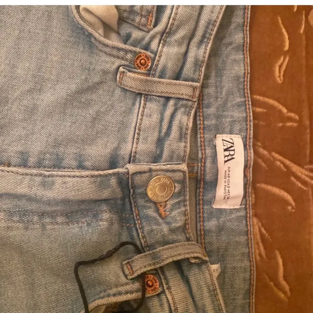 Helt nya inte exakt samma jeans som på första bilden. Jeans & Byxor.