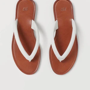 Flipflops  - Flipflops i läder, knappt använda så är i jättefint skick