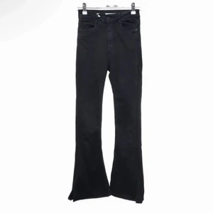 Bootcut Jeans i XS  - Köpta på Lindex och använd några gånger men nästan som ny☺️💖