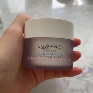 Öppnad men oanvänd lumene kräm - Som det står på titeln öppnad men oanvänd. Provade med vad som fanns på plasten när man öppnade krämen och min hud bestämde sig för att den hatade krämen (känslig hud ;-;) så nu vill jag få bort den som fort som möjligt. Originalpris 189kr