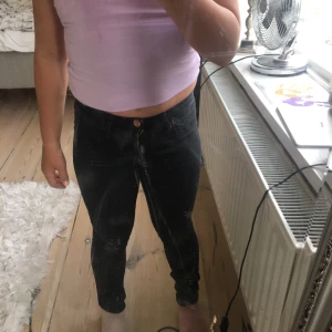 Strl 134 143  - Använt 10 gånger bra skick jätte fina jeans 
