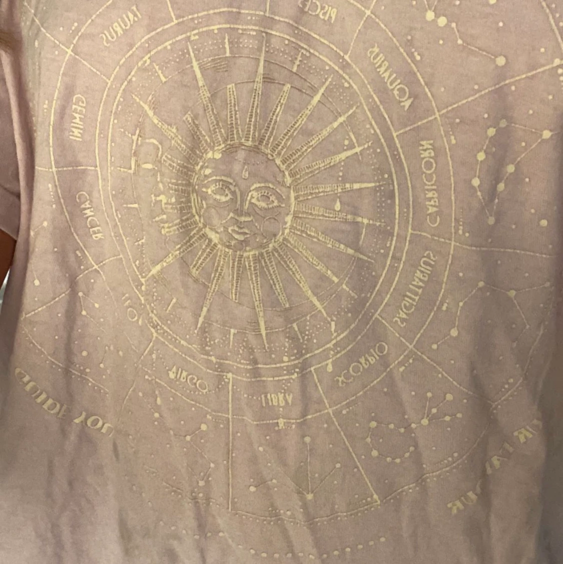 Ljuslila t-shirt med tryck  - 90