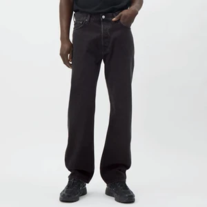 Weekday Black Space Jeans - Svarta Weekday Jeans, modell är space. Storlek: 30/32 Dem är använda ett fåtal gånger. Cond: 9/10 