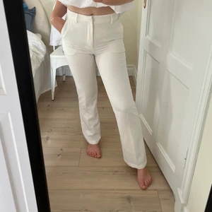 Kostymbyxor - Kostymbyxor från BikBok i storlek 36. Aldrig använda! Jag är 1,67. 