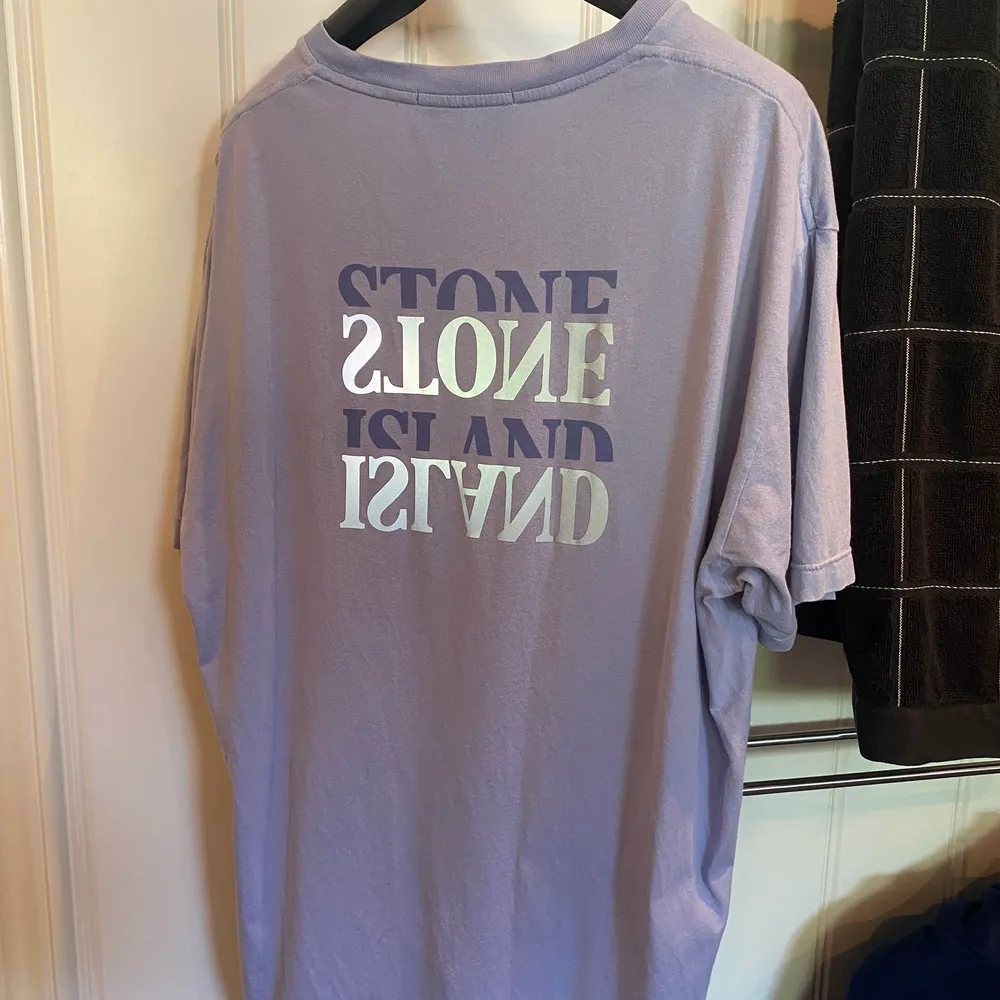 Stone Island t shirt i storlek XL. Köparen står för frakt 📦 . T-shirts.