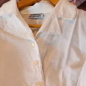 Vampyr sjorta storlek L - Sitter bra övrigt på mig som har L men den är för tight i ramarna så sen är nog mer m än L 