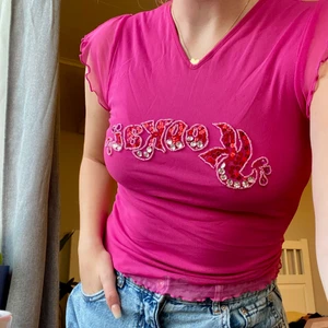T shirt  - Säljer en gullig t-shirt. Passar xs/s💗 köpare står för frakt:)