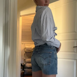 Levis shorts  - Snygga shorts från Levis passar strl s,m om man gillar en mer oversize look.