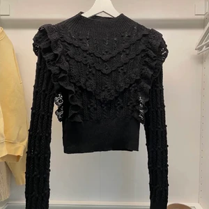 Stickad zara tröja - Säljer nu denna fina zara tröjan eftersom den inte används lika mycket längre. Köpt för 400!💕 (första bilden är lånad)