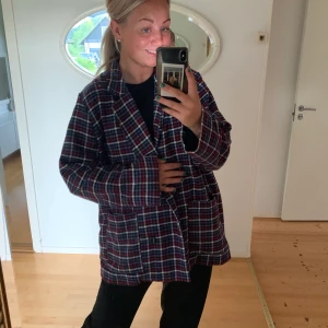 Kappa - Fin kappa som använd ett fåtal gånger. Jag är vanligtvis en S och den sitter lite overzise på mig vilket bara är snyggt (kan skicka bilder) 