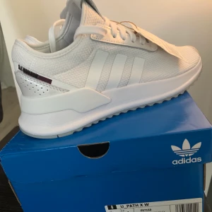 NYA adidas U_path  - Säljer helt nya skor från Adidas i storlek 36 2/3. Har även exakt samma sko i storlek 38.