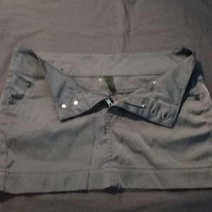 Kjol - Fint skick knappt använd. Frakt ingår ej i priset.