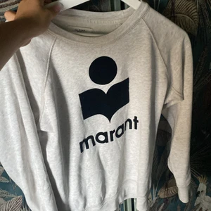 Marant tröja - Superfint skick. Säljer eftersom jag inte använder den längre. Nypris är runt 2600kr. Köp direkt för 1600kr