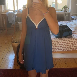  Odd Molly klänning  - Säljer denna fina blåa Odd Molly klänningen som jag köpt på Sellpy. Säljer den för att den inte kommer till användning längre🤍 köpte den för 350kr men säljer för 150🫶🏻 skriv för fler bilder eller om ni undrar något. Pris kan diskuteras🤍
