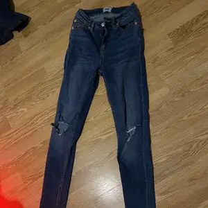 Skinny jeans med hål i knäna från lager 157, du använda ett fåtal gånger 