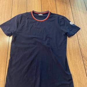 Moncler T-shirt A kopia storlek S