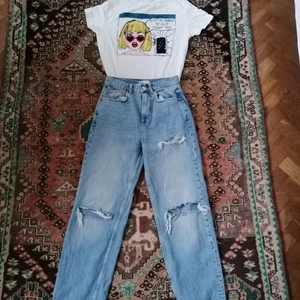 Gina Tricot high-waisted ripped pants  - Jeans from Gina Tricot, used just a couple of times.  They are comfortable and very nice. If you want to buy the pants and live in Lund or Malmö I can deliver them myself