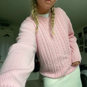 100kr - Gullig tröja perfekt nu en sommarkväll i augusti 🌸 köpt secondhand!