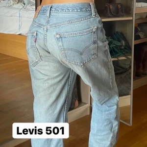 Levis - Två första bilderna är lånade med säljer ett par Levis vintage jeans modell 501 i strl W31 L32. Köpte på plick men passade tyvärr inte! 