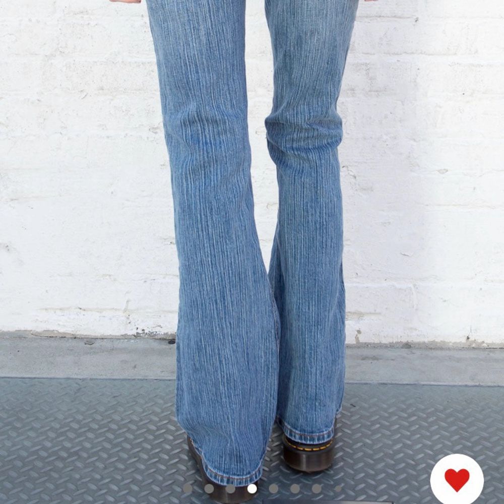 Säljer mina brielle 90’s jeans från brandy mellvile. Säljer pga att jag inte använder dom längre då dom är alldeles för stora. Köpte byxorna för 400kr, säljs för 350kr+frakt.. Jeans & Byxor.