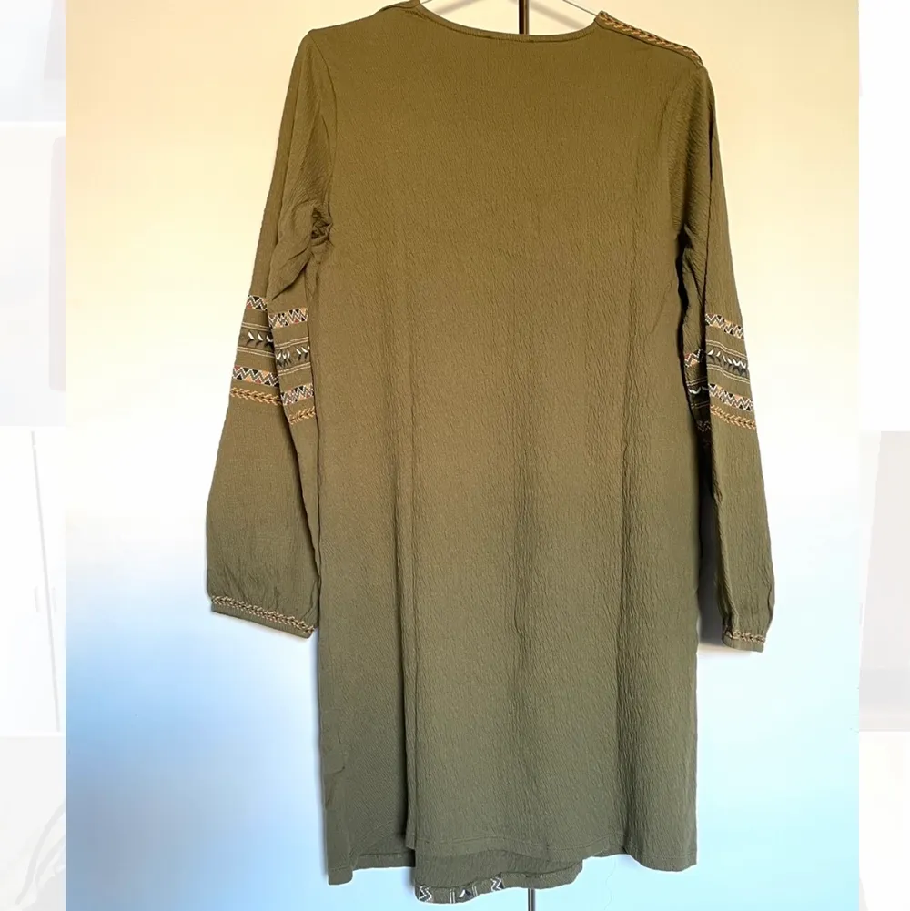 Lång tunika som fungerar som en kort klänning 💚 Olivgrön färg 💚. Klänningar.