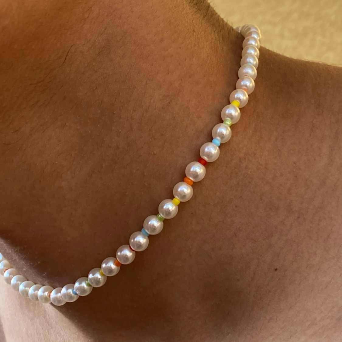 Somrigt multi-färg halsband 🍉 - 90