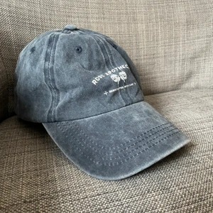 Keps  - Keps i “washed jeans” - färg, oanvänd🤍 (justerbar)