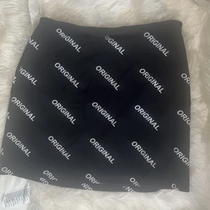 Svart orginal kjol - Använd sällan