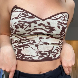 NAKD art linne - Superfint finstickat linne med lapparna kvar, banden kan vikas ner så blir det skitsnyggt som finstickad tubtopp med💓💓💓