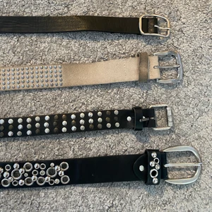 Bälten  - Alla bälten kostar lika mycket. 50kr för ett, 70kr för 2 och 140kr för alla 😊 skriv om ni har frågor eller vill ha mått. 