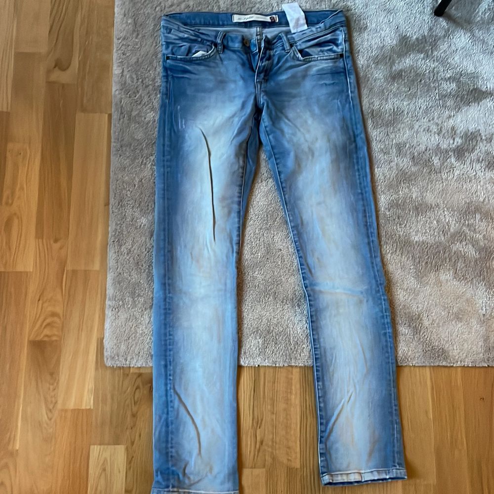 Low cut jeans från peak performance, fint skick. Storlek 29/32. Jeans & Byxor.
