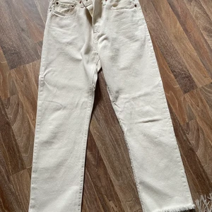 Levis 501  - Vita Levis 501. Aldrig använda. Superfina 