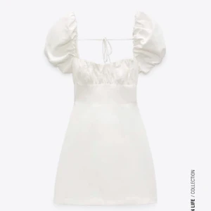 Klänning  - Säljer den populära klänningen från zara som bara är testad , köparen står för frakt😊